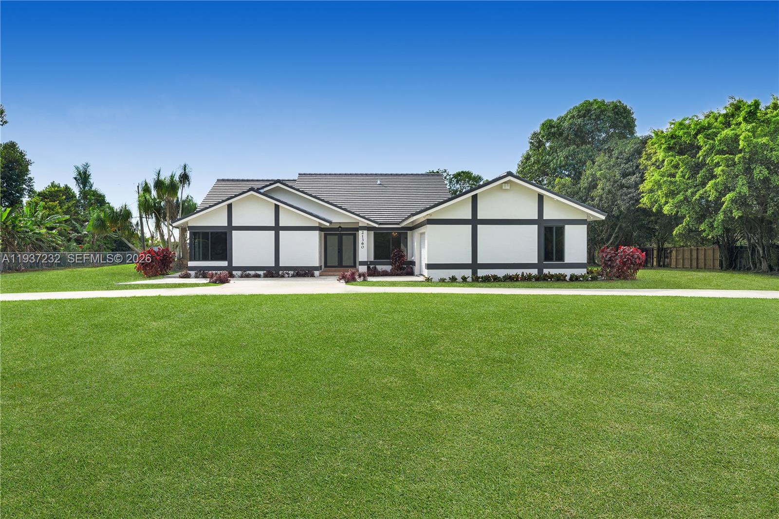 Bonzaza/Bonza­na Ranch Est - Residential