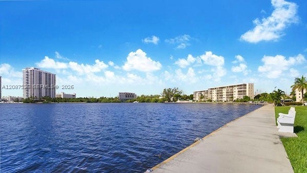 2861 Leonard Dr F207
