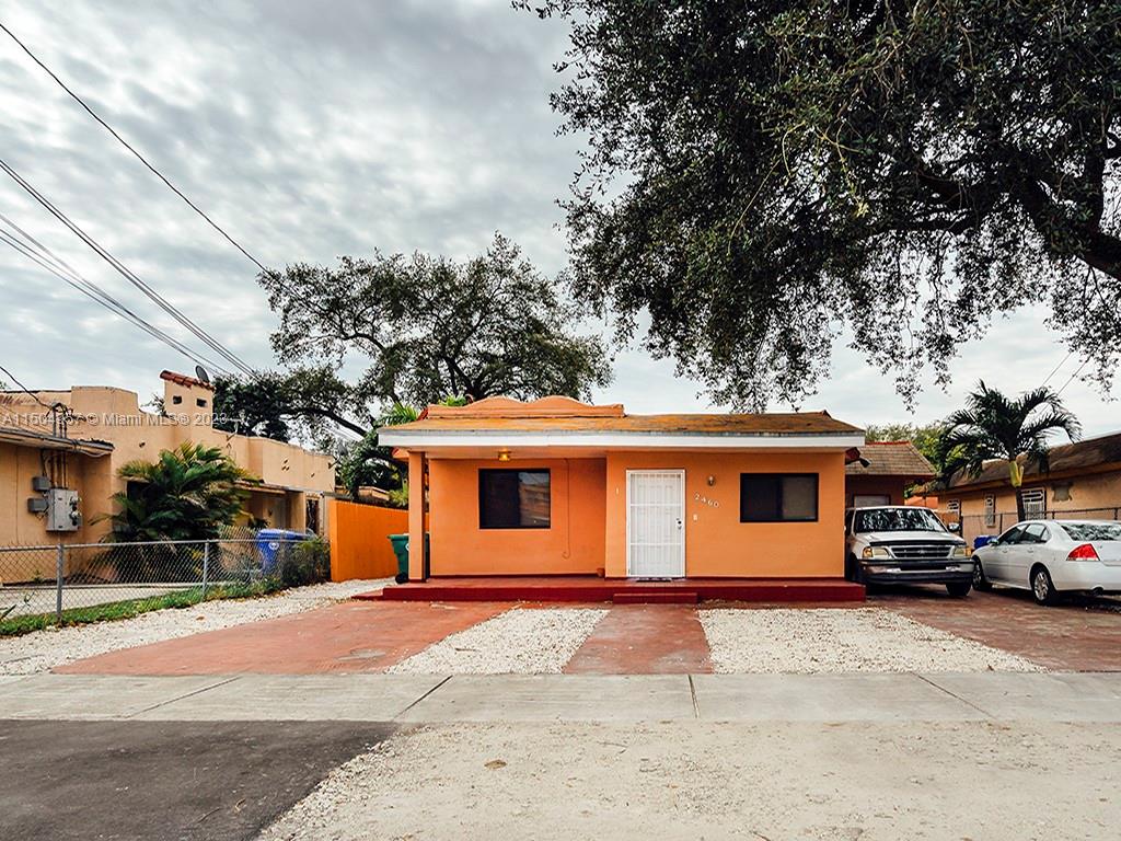 2bed/1bath in fourplex near Miami River. Unit located in the back part of the property. Freshly painted, tile floors throughout. Central AC. Very close to 836 and I-95. Available now!