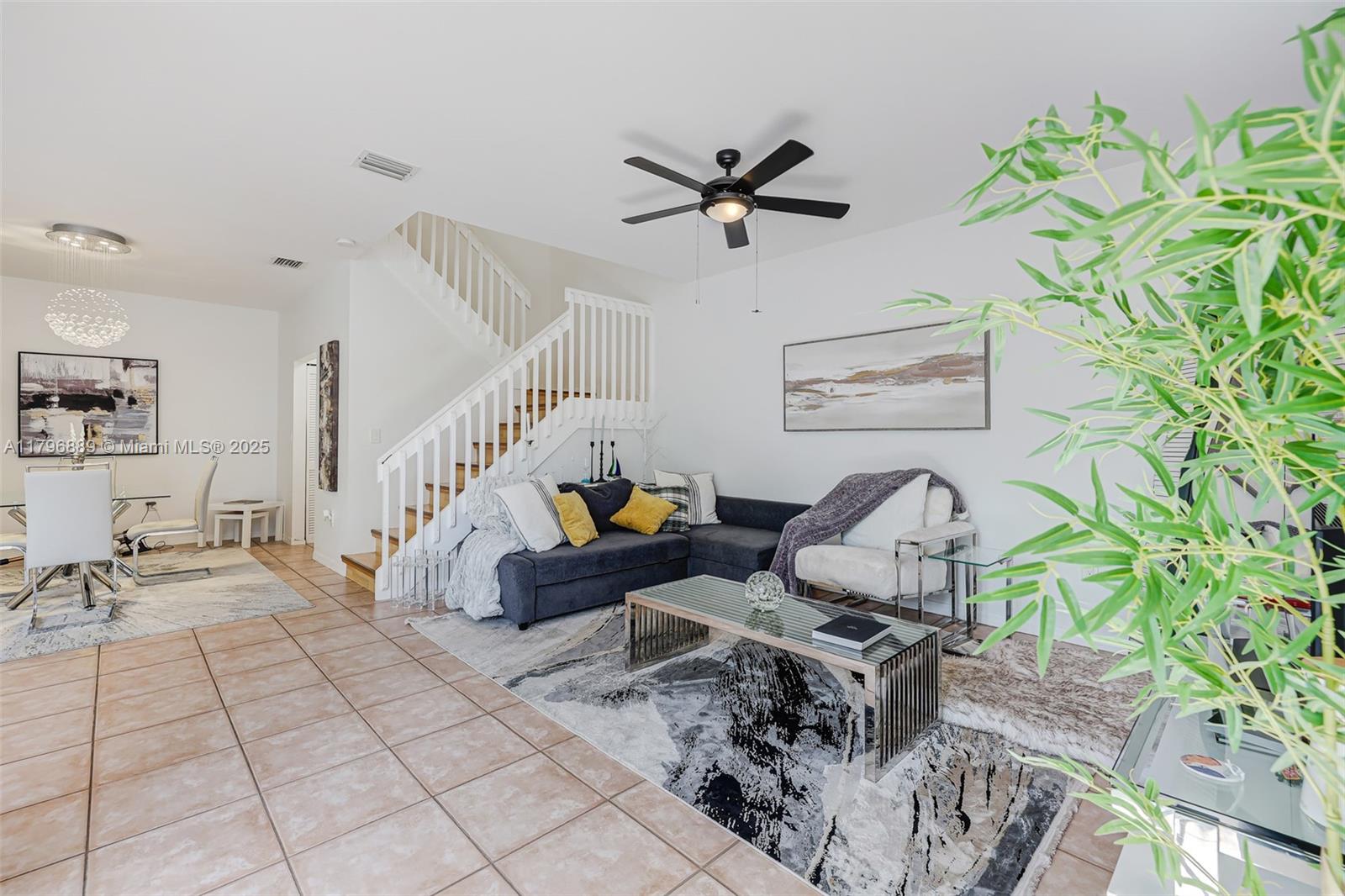 1110 Canella Ln