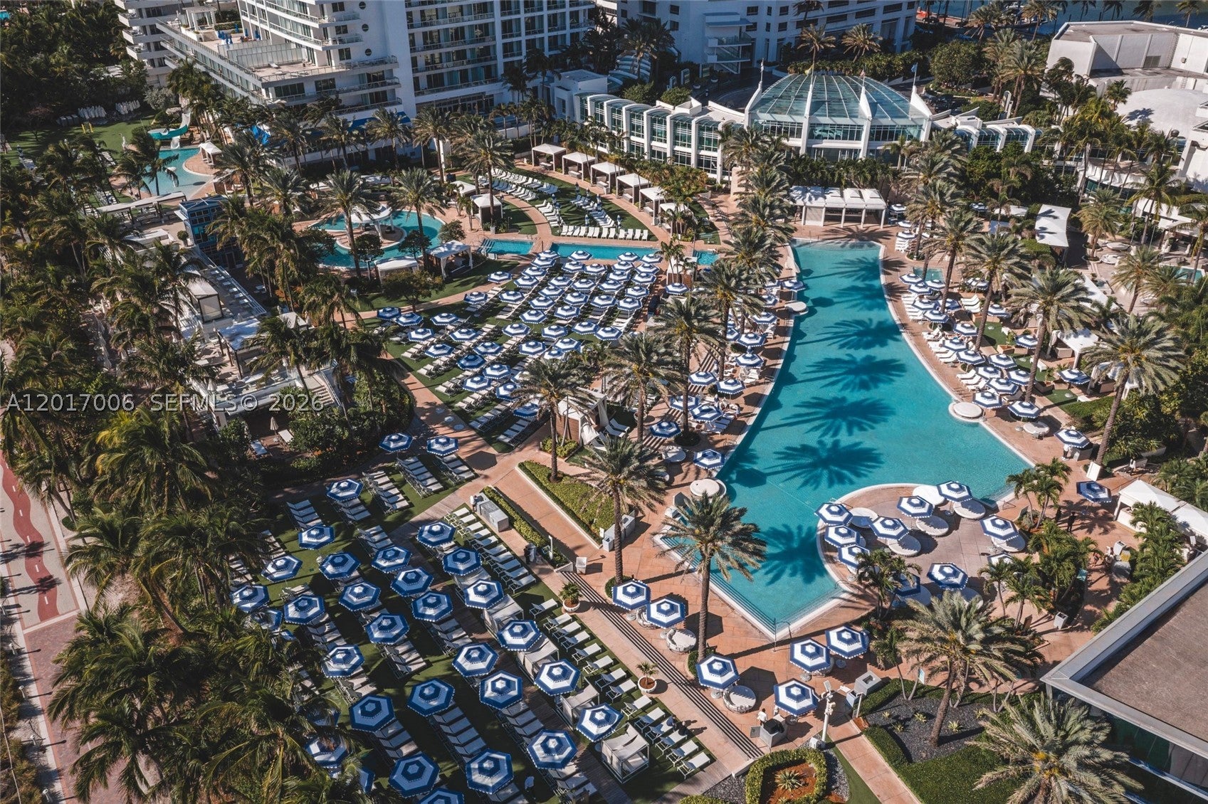 4391 Collins Ave 916