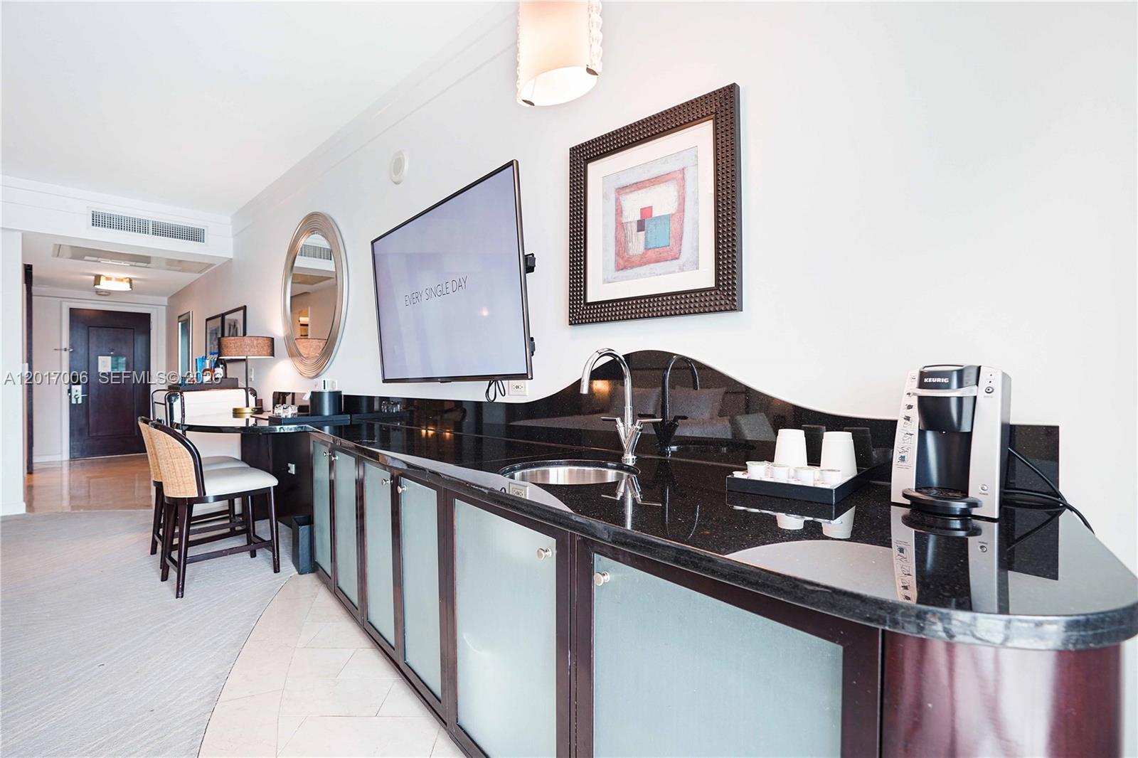 FONTAINEBLEAU III OCEAN C - Residential