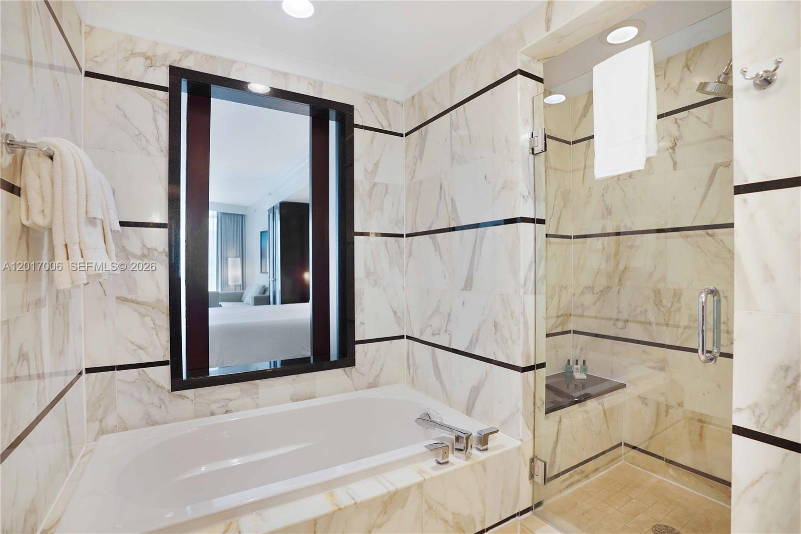 FONTAINEBLEAU III OCEAN C - Residential