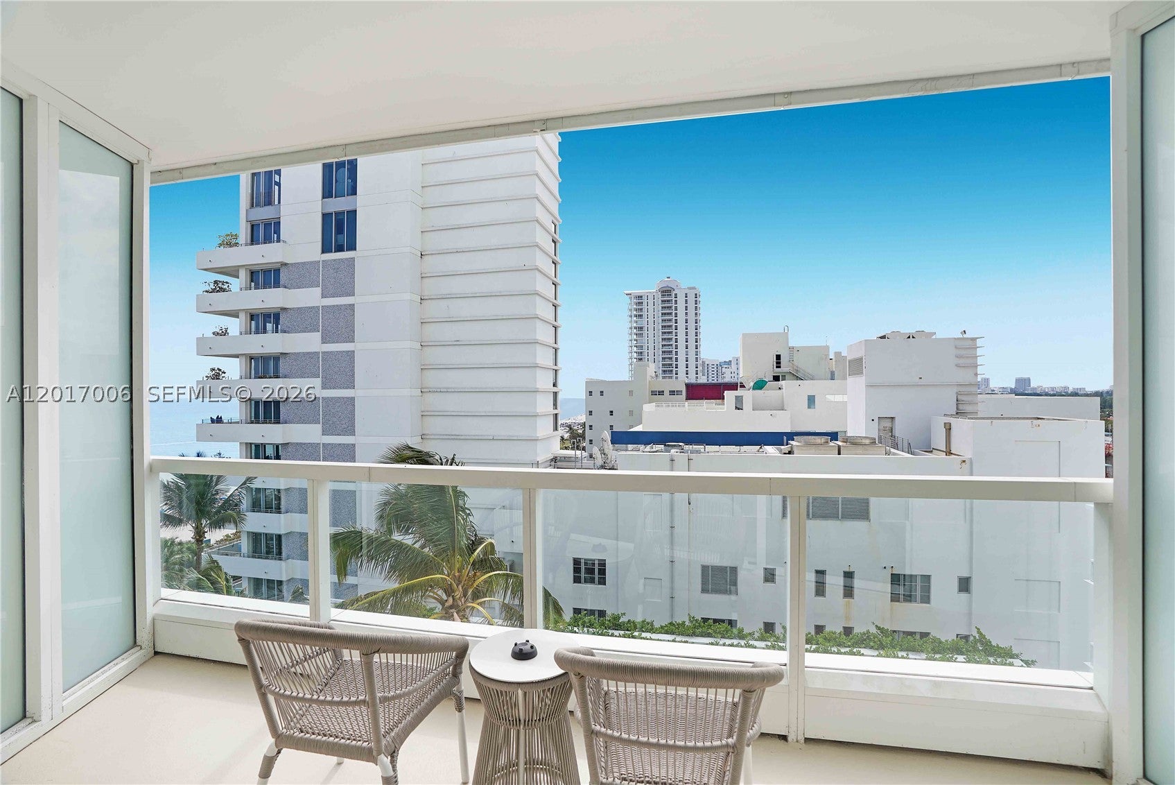 4391 Collins Ave 916