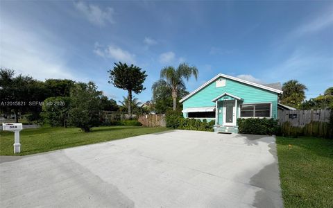 Photo of 324 SW 3rd Ave, Delray Beach, FL 33444 (MLS # A12015821)