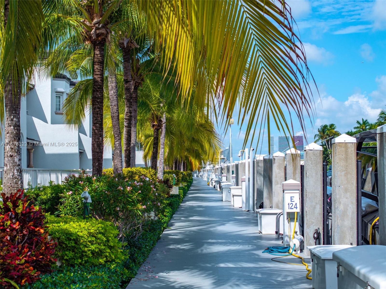 THE THS AT SUNSET HARBOUR - Residential