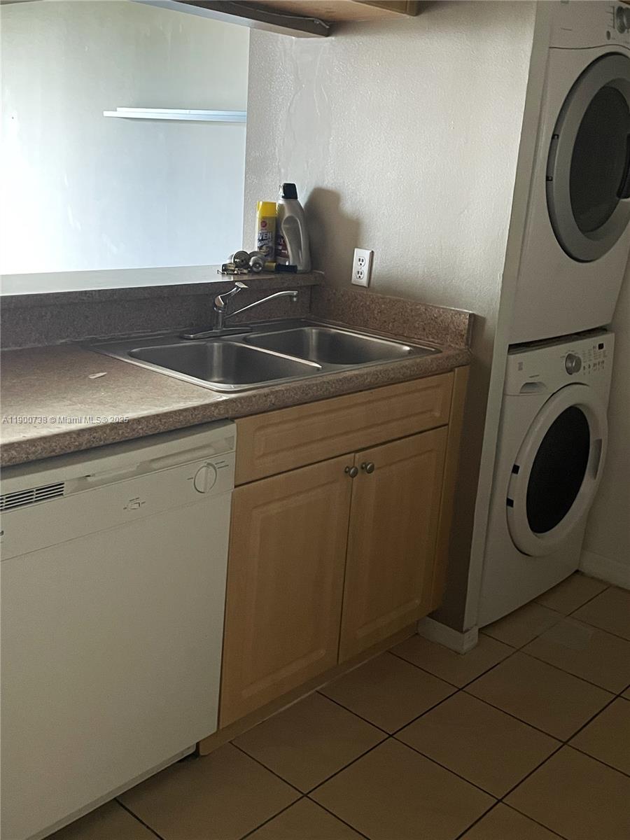 THE CITADEL CONDO - Residential Lease