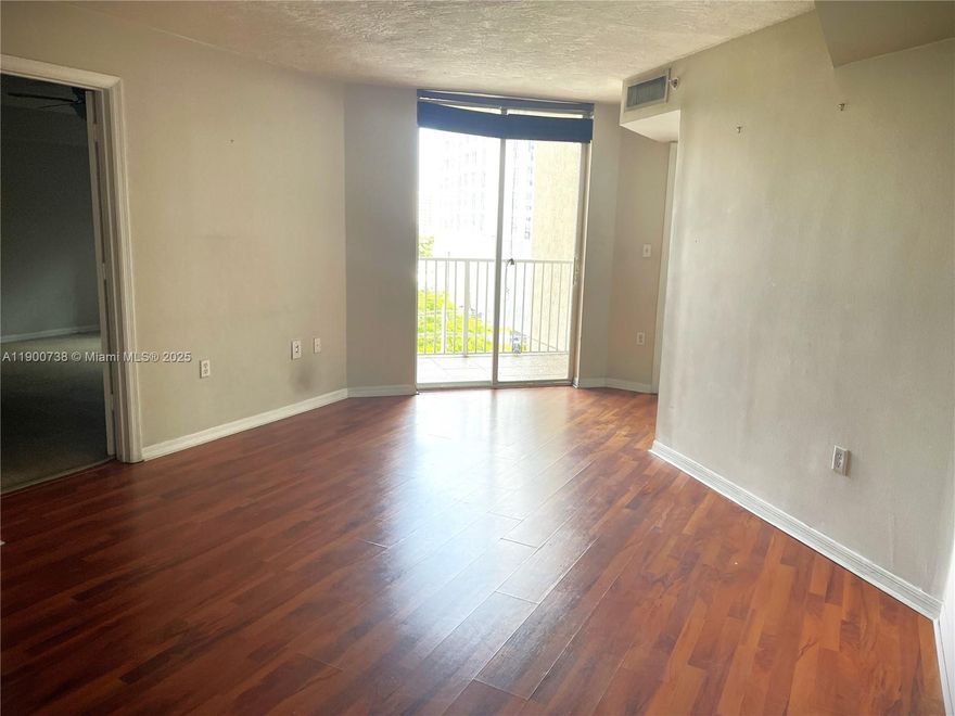 Charming and well-maintained 2-bedroom, 2-bath apartment, just minutes from Brickell and Downtown Miami. This unit offers two parking spaces and provides easy access to major highways, shopping, dining, and entertainment. Perfect for those seeking comfort and convenience in the heart of Miami.
The Landlord requred Rental Insurance.
The Association requires a refundable $300 deposit from the Tenant.
The tenant must pay a $75 fee to Keyes Co.