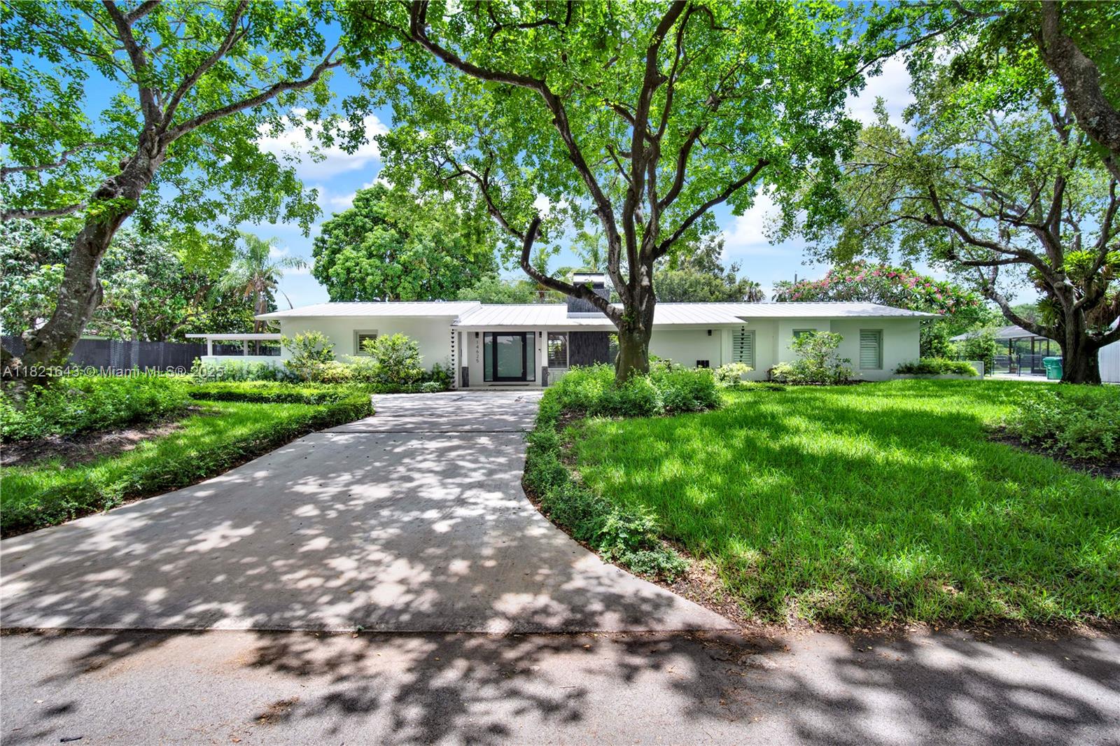 14625 Sw 83rd Pl, Palmetto Bay, Miami-Dade County, Florida - 4 Bedrooms  
4 Bathrooms - 