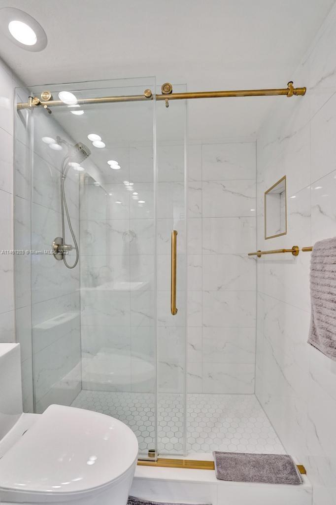 PARADISE HARBOUR APTS CO- - Residential