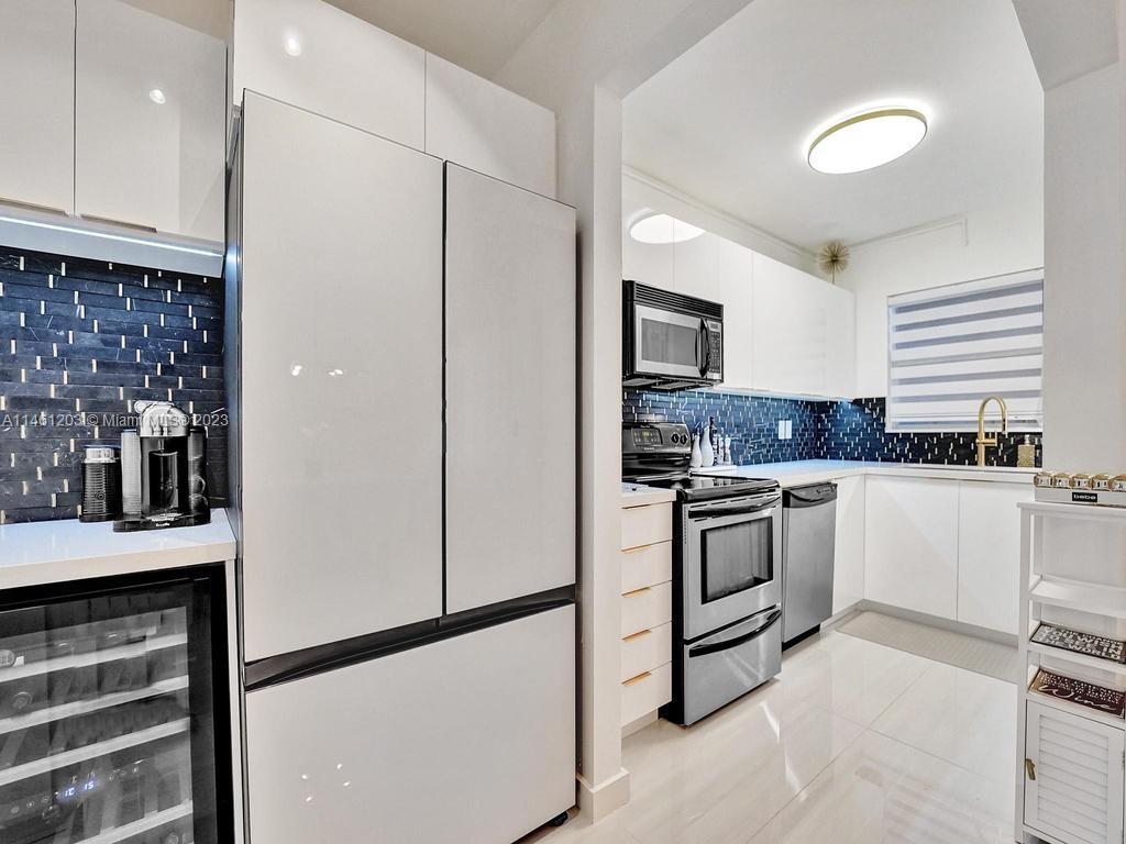 PARADISE HARBOUR APTS CO- - Residential