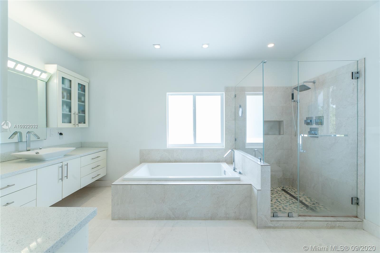 LAS OLAS BY THE SEA EXT - Residential