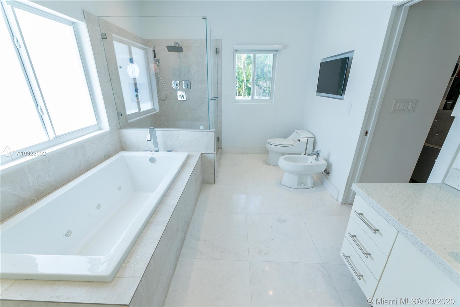 LAS OLAS BY THE SEA EXT - Residential