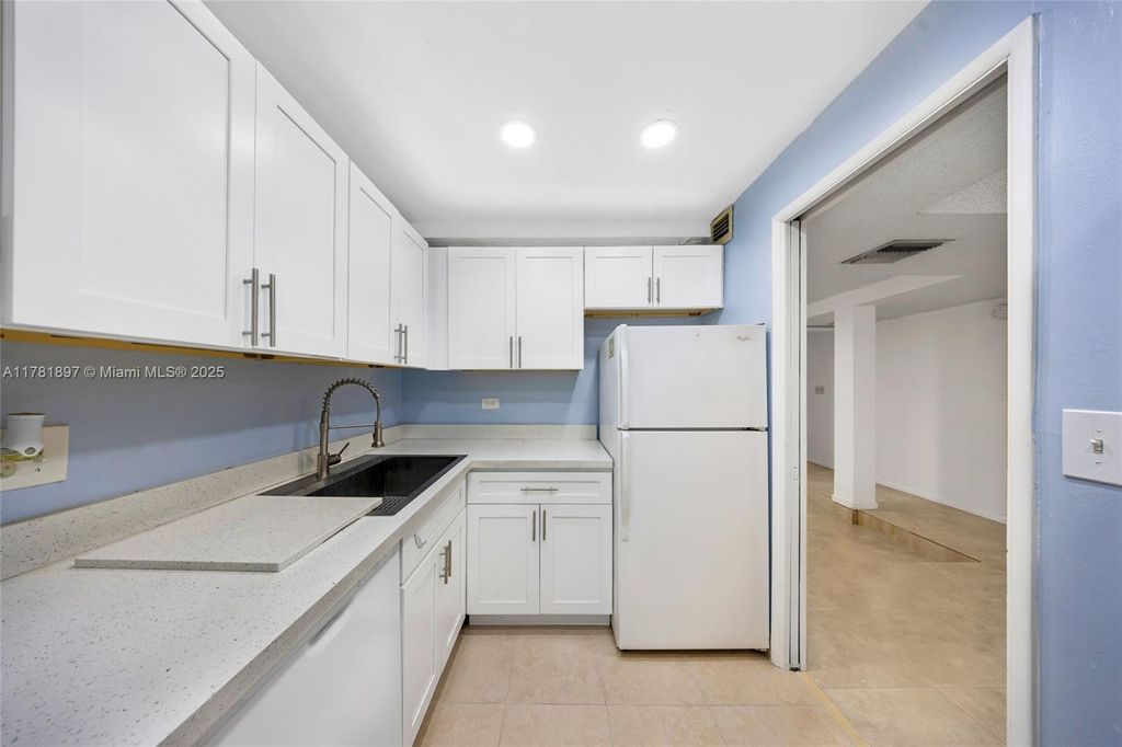 Photo of 3750 Inverrary Dr #1N, Lauderhill, FL 33319 (MLS # A11781897)