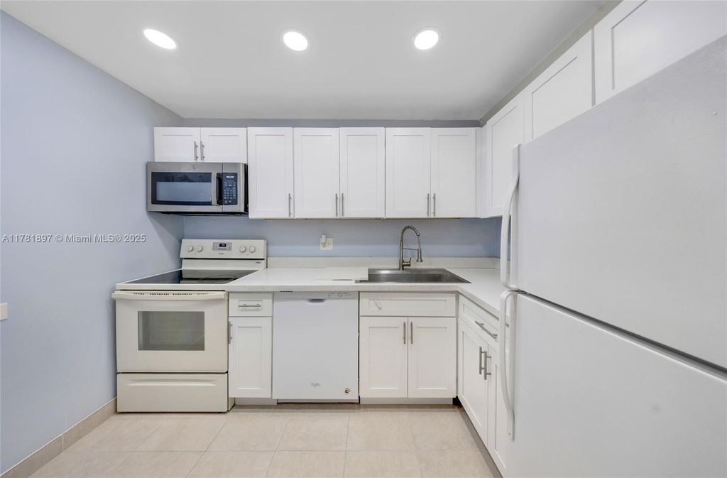 Photo of 3750 Inverrary Dr #1N, Lauderhill, FL 33319 (MLS # A11781897)