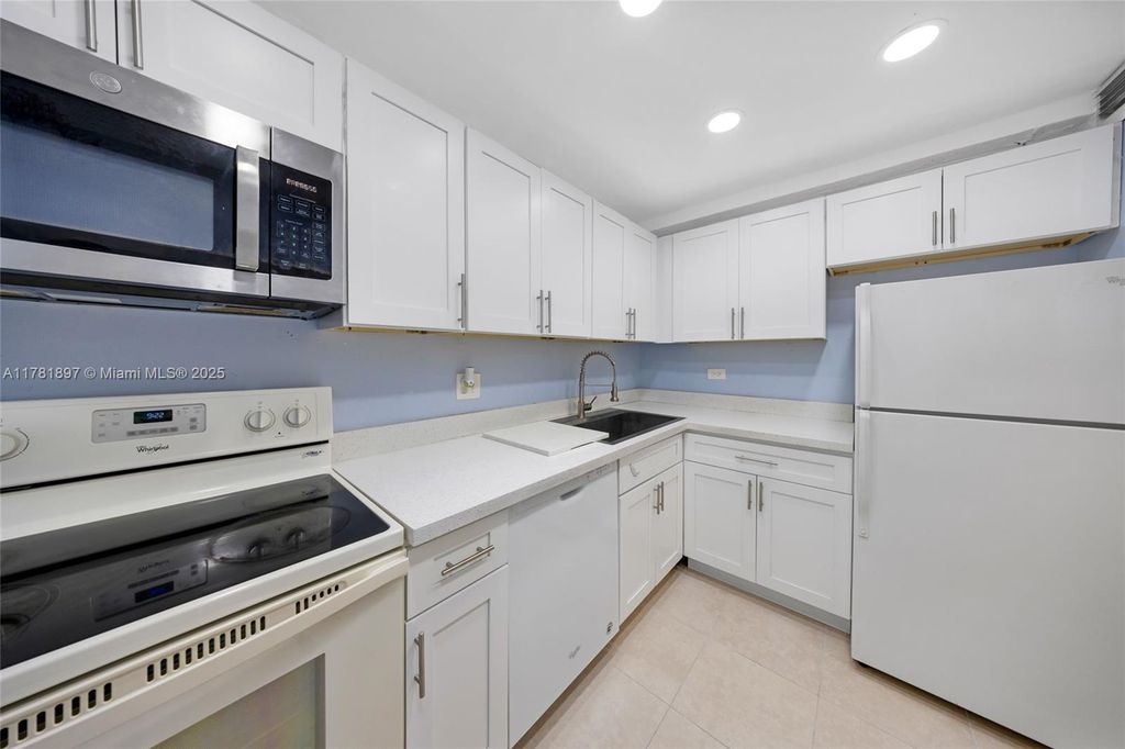 Photo of 3750 Inverrary Dr #1N, Lauderhill, FL 33319 (MLS # A11781897)