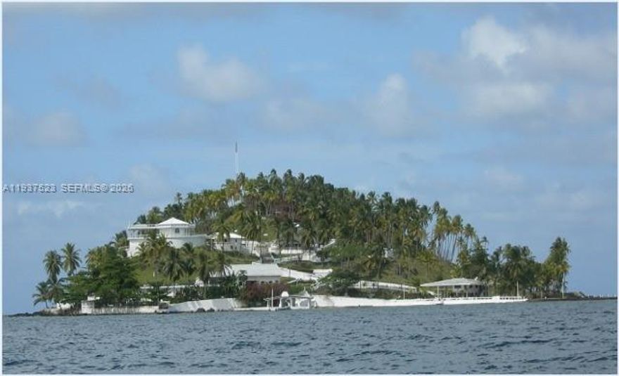 Luxury House in Panama Caribbean Island, Private Island Paradise Home. Further film place of James Bond movie Quantum of Solace. 5 bedrooms 5 bathroom pool HOME with heliport and private beach. Lovers of fishing, forest, tranquility and nature. property is supplied with electricity and water from the mainland, delivered via underground connections to the island. Investment Opportunity, One of the key advantages is the strategic location near mayor developments such as: Ordovician Beach Resort and Linton Bay Marina. These nearby projects not only enhance the value of the house but also offer future growth potential, increased tourism and convenient access to world-class amenities. Being in close proximity to such developments makes this property and ideal investment opportunity .