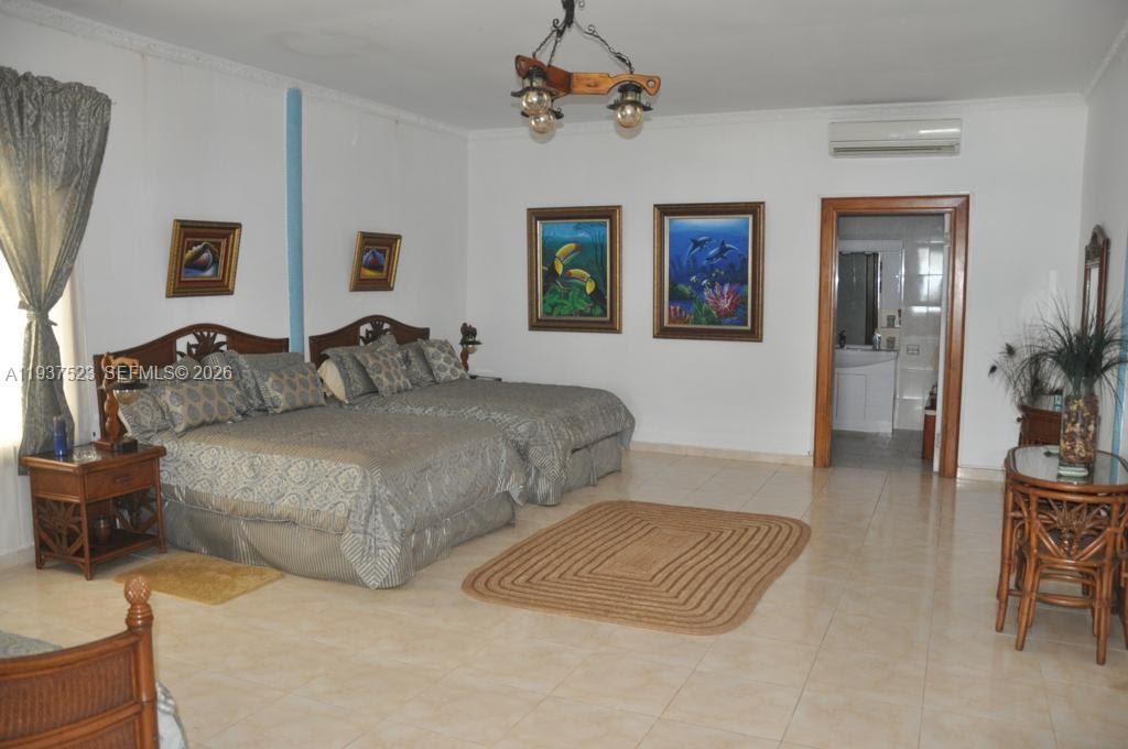 Isla Cabra - Residential