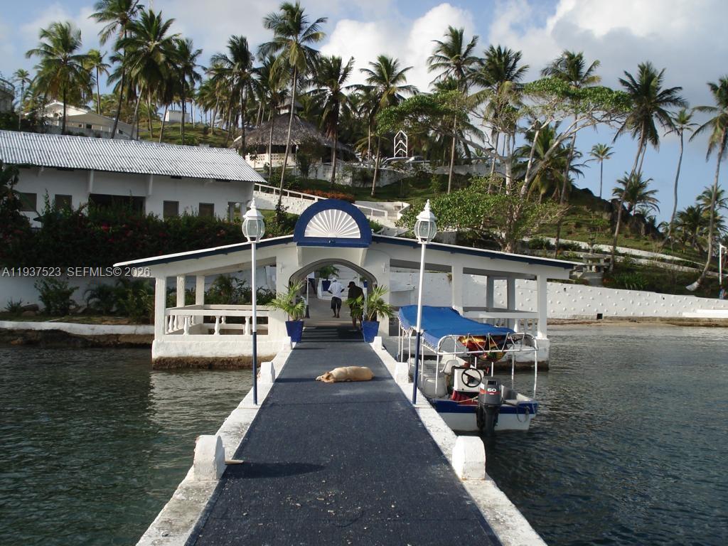 Isla Cabra - Residential