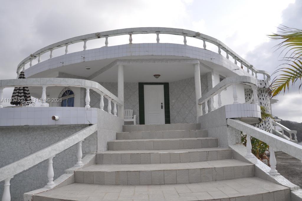 Isla Cabra - Residential