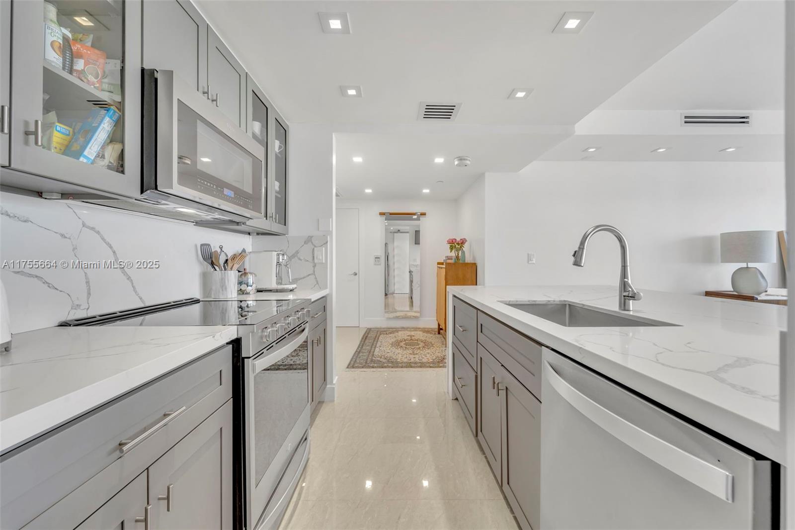 1581 Brickell Ave 1007