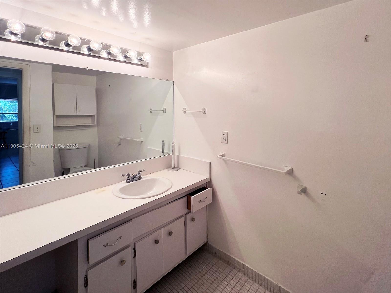 VILLA CAPRI CONDO - Residential