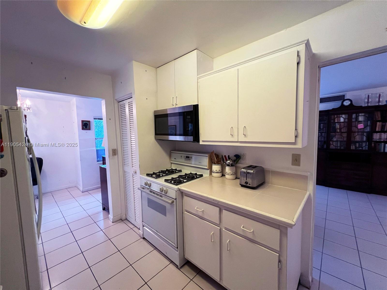 VILLA CAPRI CONDO - Residential