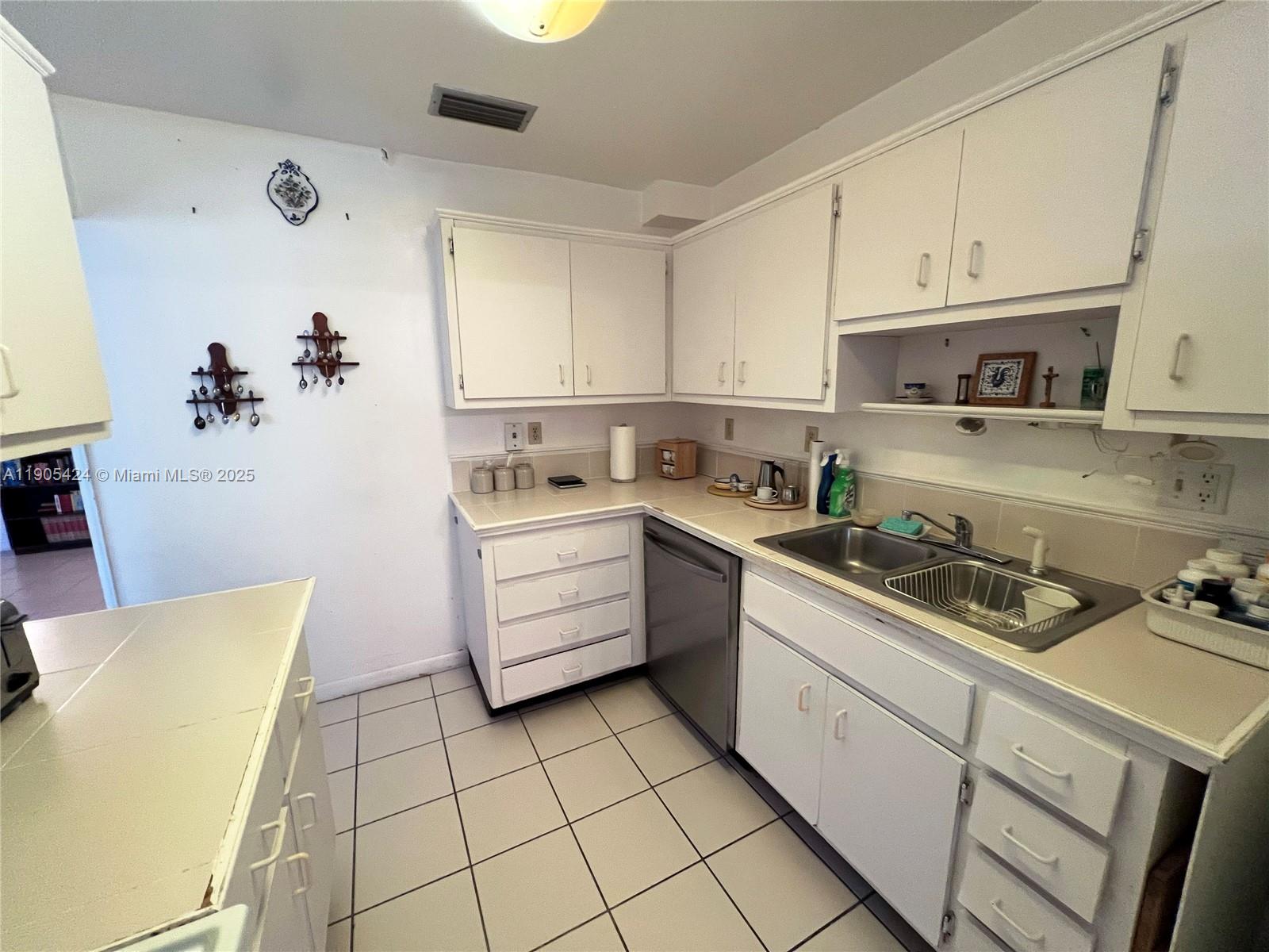 VILLA CAPRI CONDO - Residential