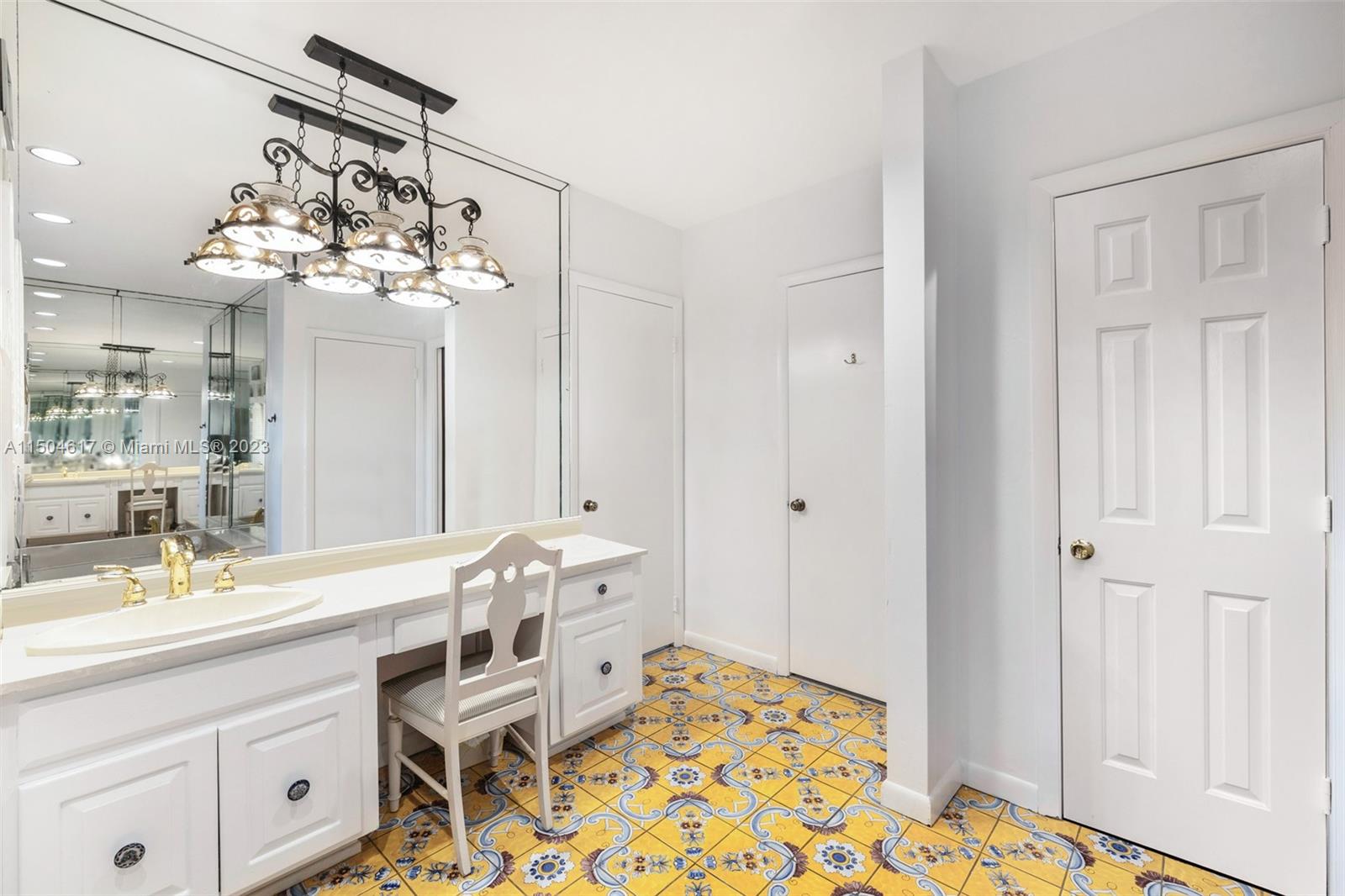 VAN HAVEN ESTATES - Residential