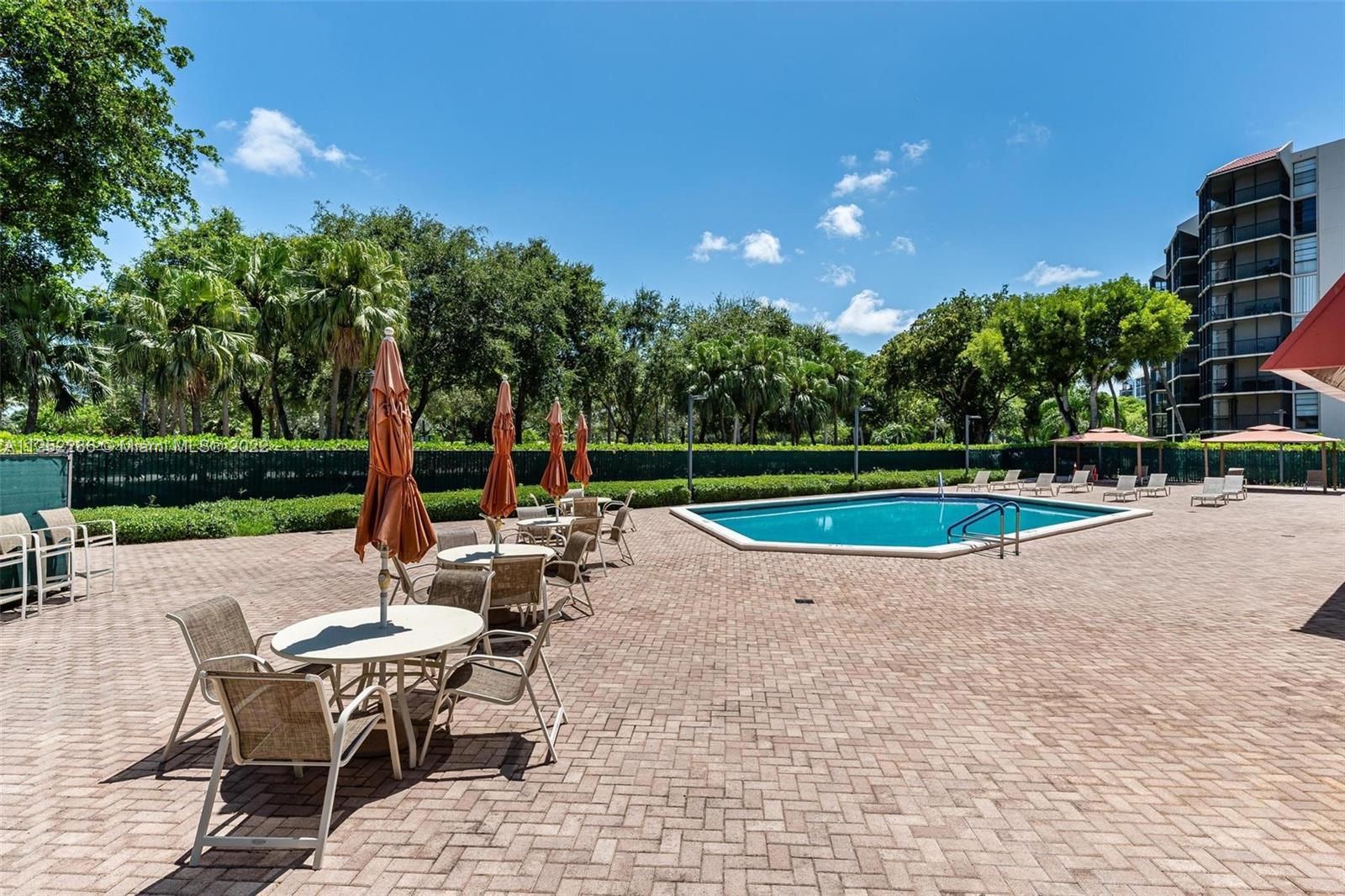 BRAVURA I CONDO - Residential