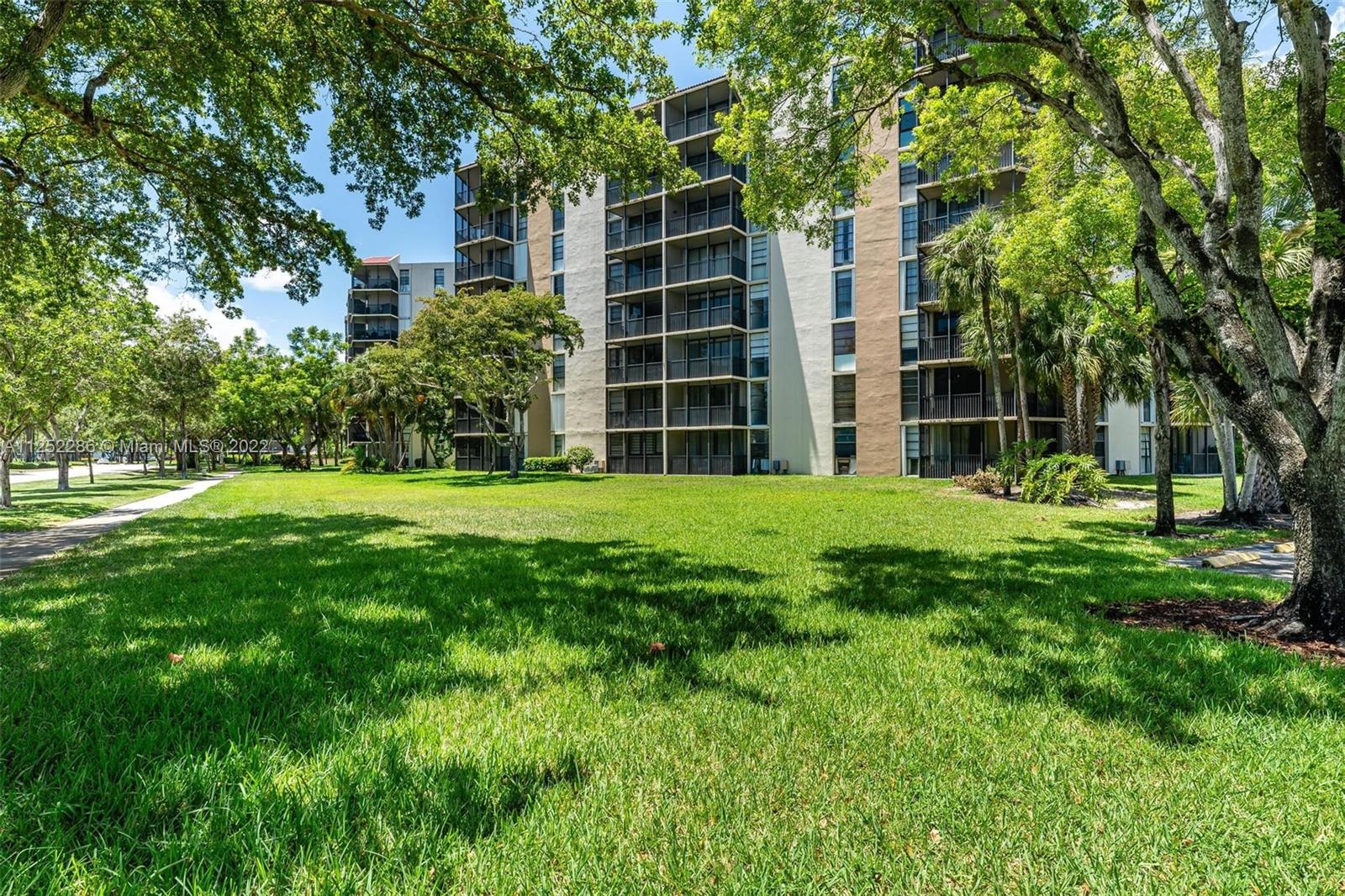 BRAVURA I CONDO - Residential