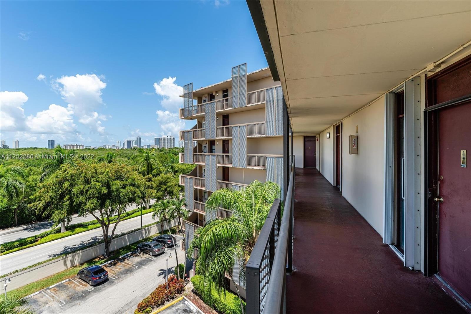 BRAVURA I CONDO - Residential