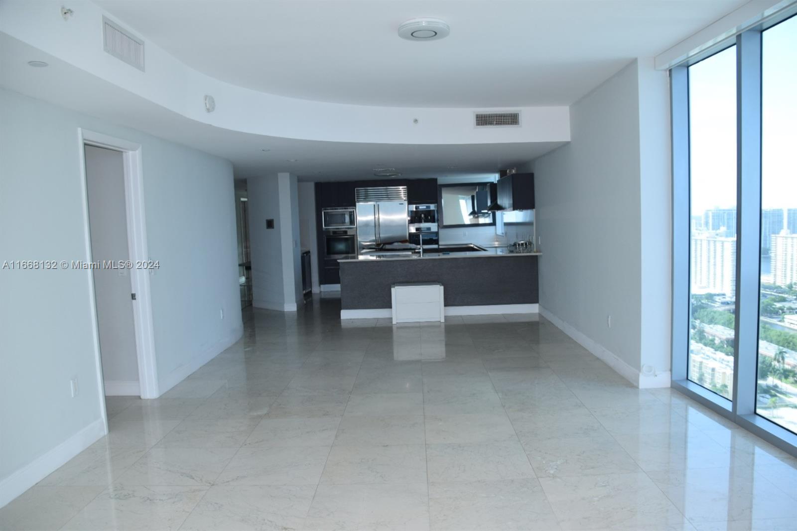 17001 Collins Ave 3208