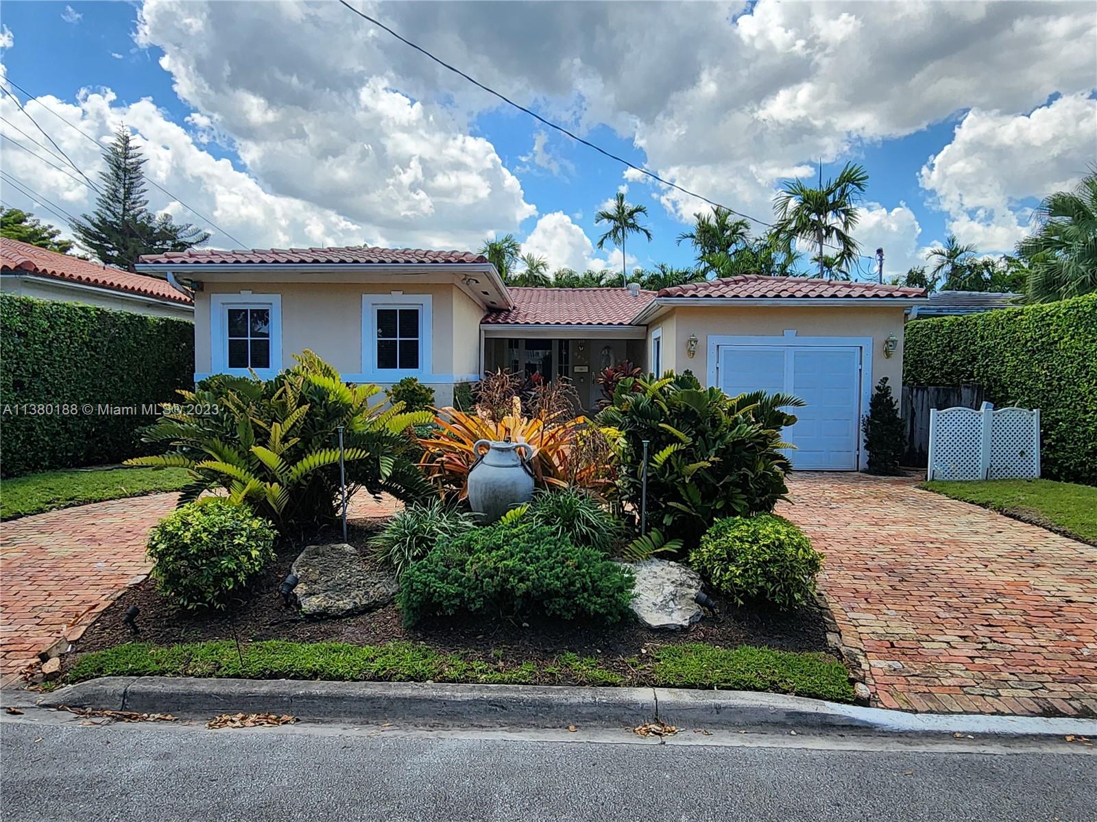 8858 Carlyle Ave, Surfside, Miami-Dade County, Florida - 3 Bedrooms  
3 Bathrooms - 
