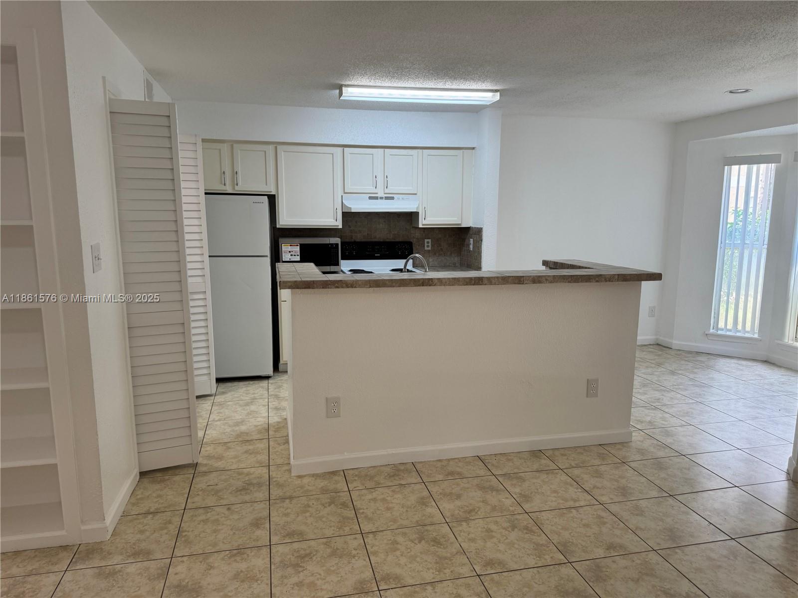 SAVANNAH AT RIVERSIDE CON - Residential Lease