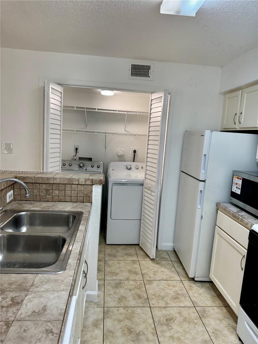 SAVANNAH AT RIVERSIDE CON - Residential Lease