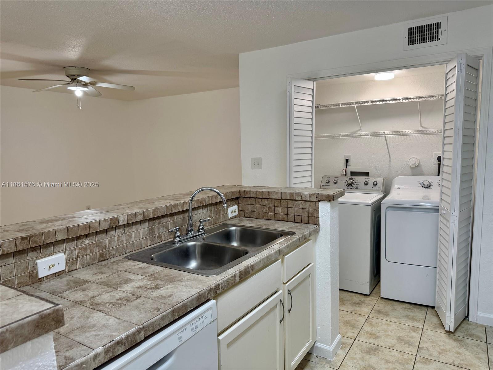 SAVANNAH AT RIVERSIDE CON - Residential Lease