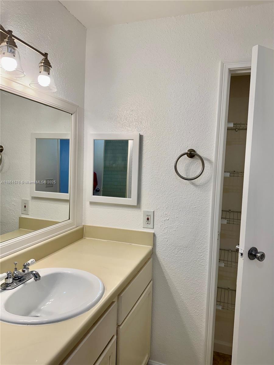 SAVANNAH AT RIVERSIDE CON - Residential Lease