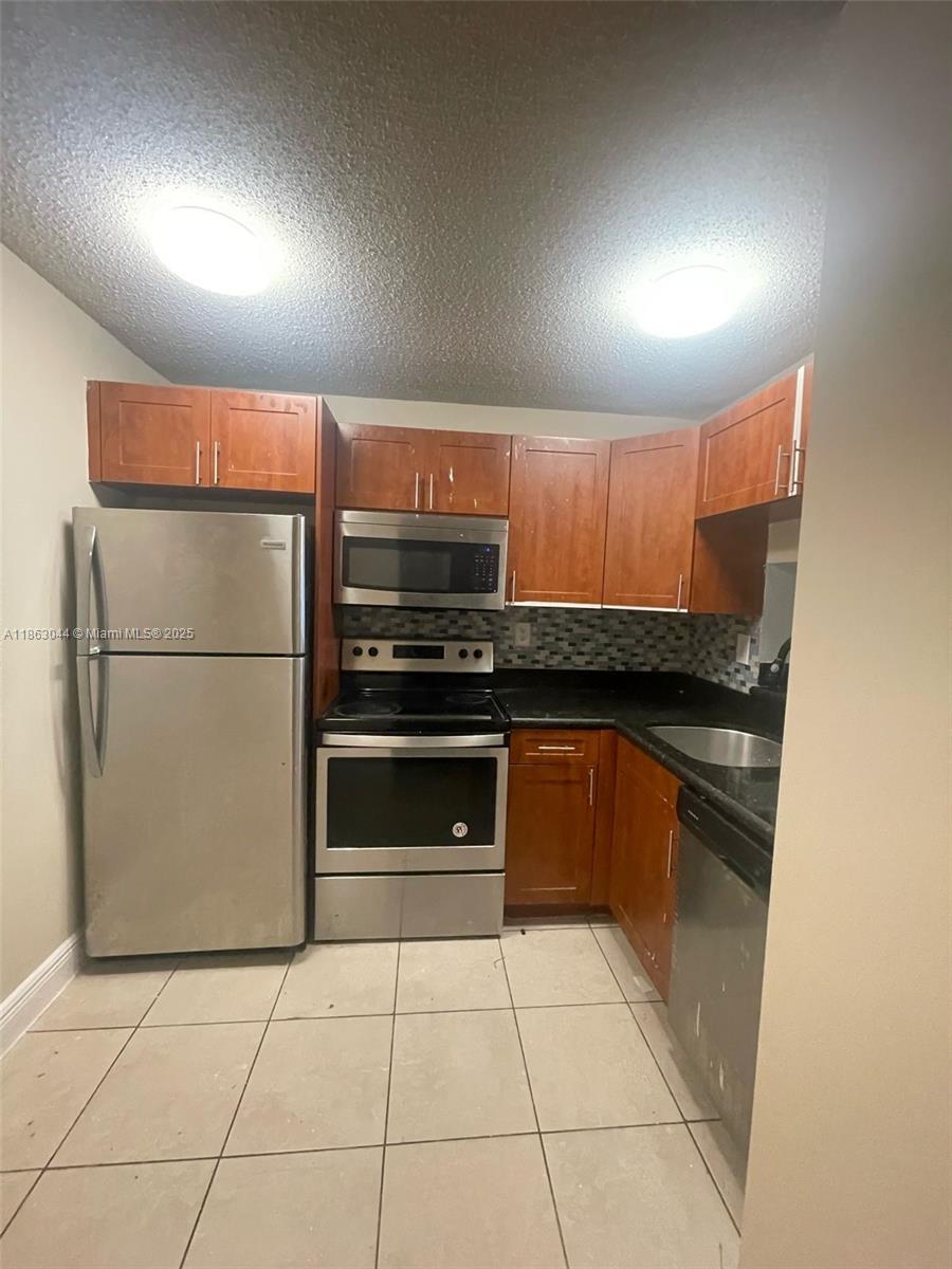 486 NW 165th St Rd B-108