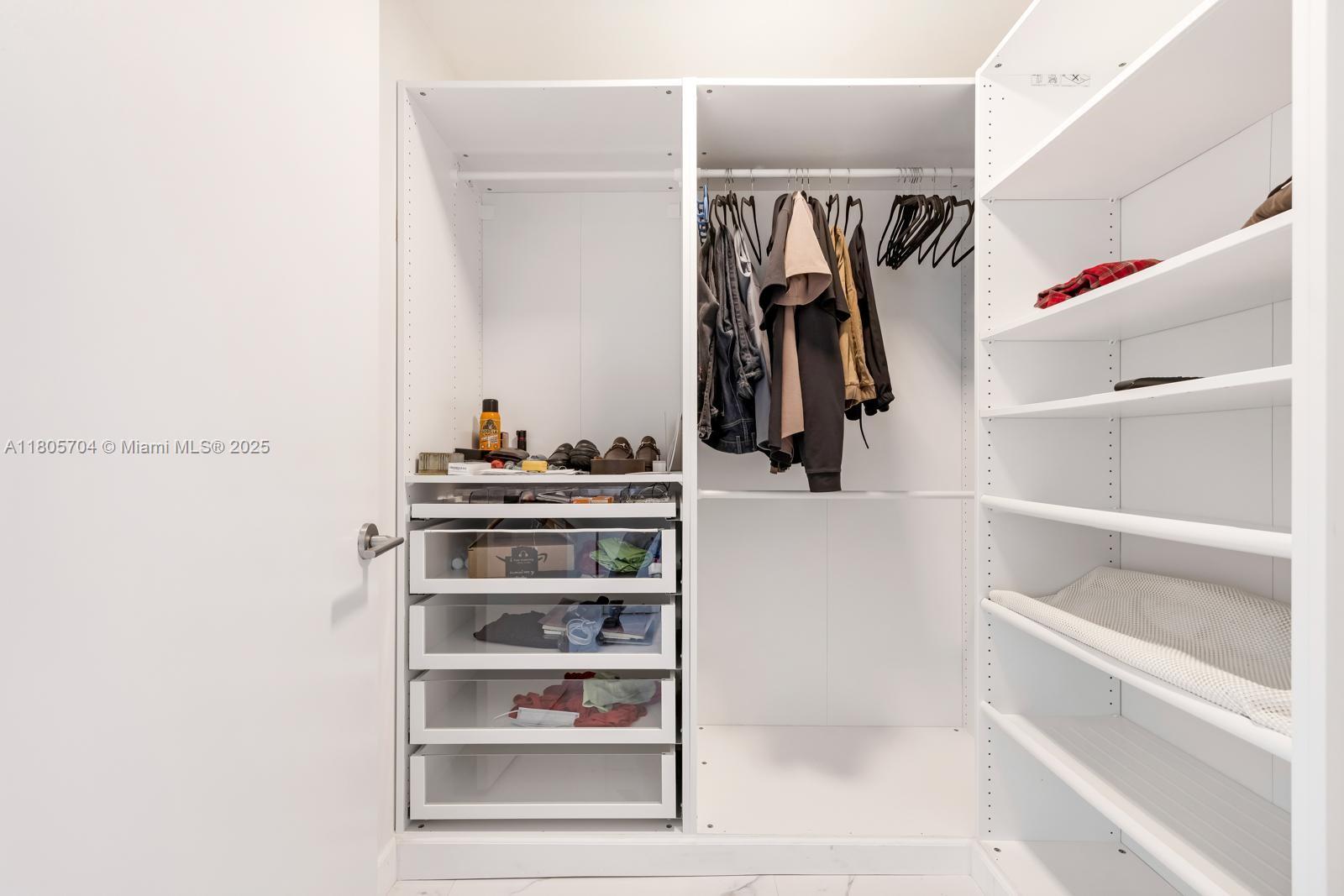 PARQUE TOWERS CONDO - Residential Lease