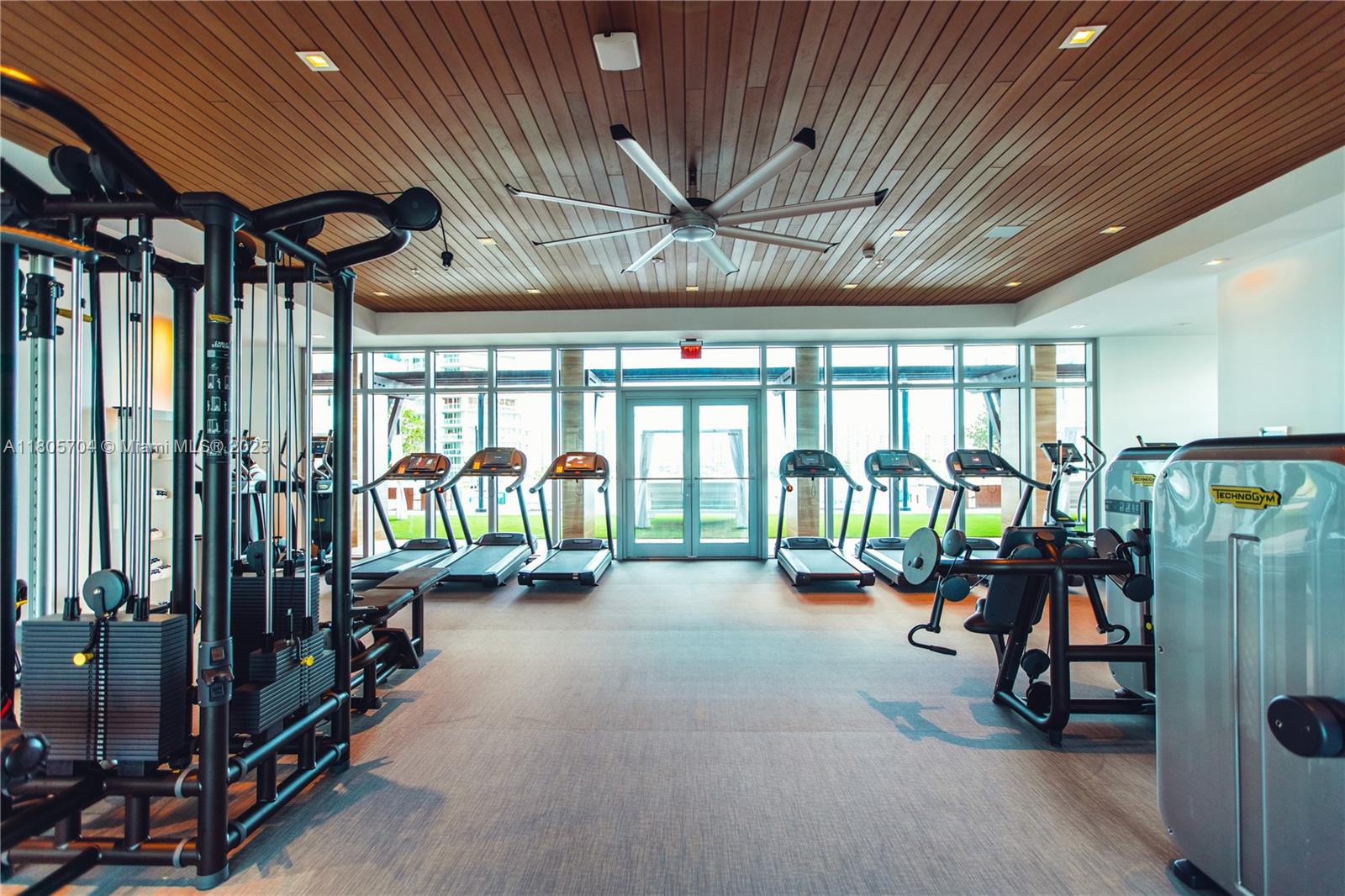 PARQUE TOWERS CONDO - Residential Lease