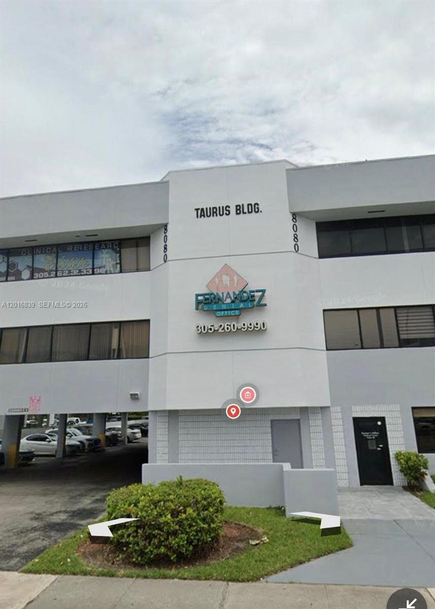 BEAUTIFUL OFFICE FOR RENT WITH WATER AND AC MAINTENANCE INCLUDED, IS NOW A MEDICAL OFFICE READY TO MOVE IN. CALL NOW THIS WONT LAST!