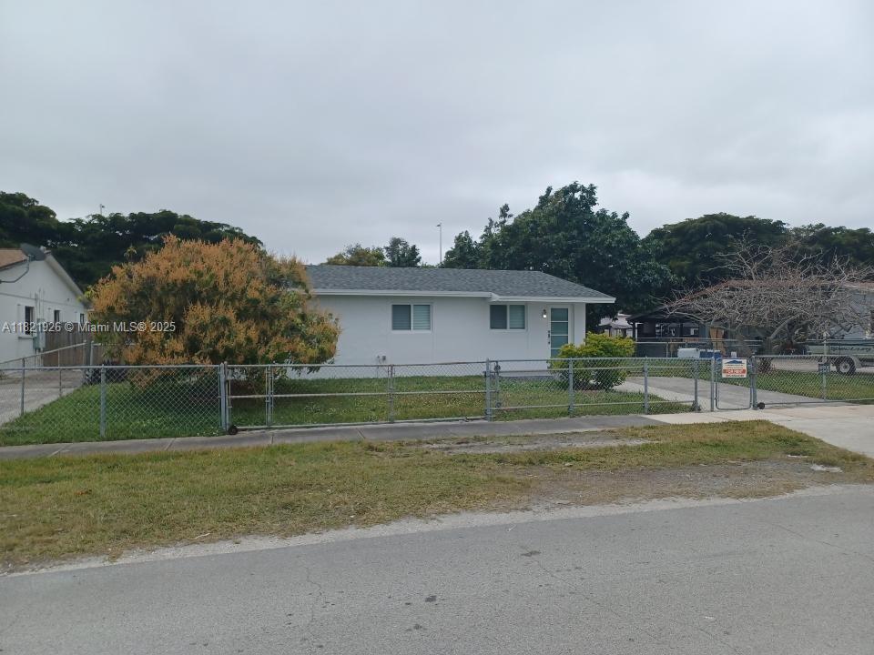 Rental Property at 11322 Sw 203rd Ter 11322, Miami, Broward County, Florida - Bedrooms: 3 
Bathrooms: 1  - $2,900 MO.