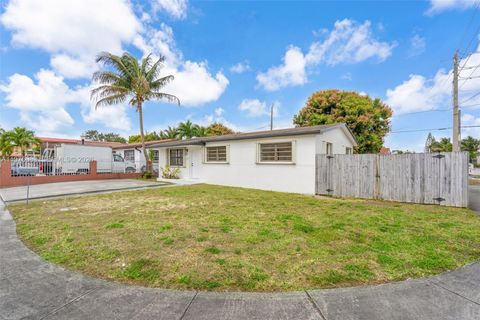 Photo of 1005 W 36th Pl, Hialeah, FL 33012 (MLS # A11976083)