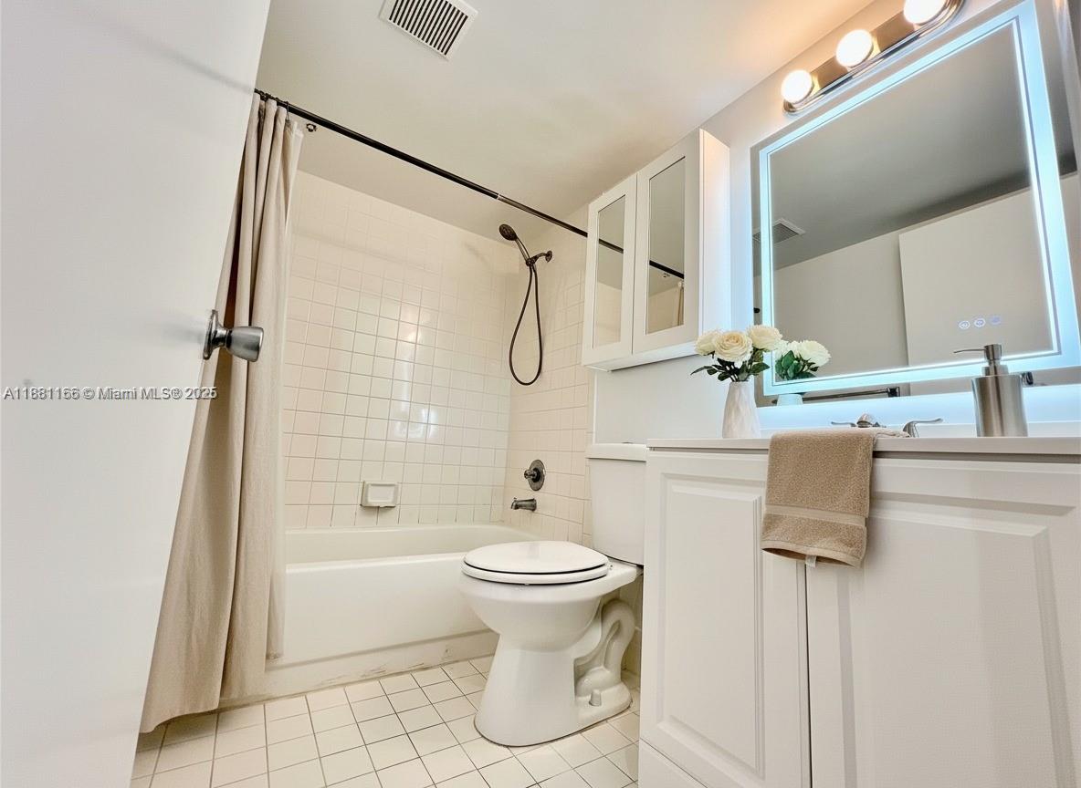 KINGSLEY AT CENTURY VILLA - Residential Lease