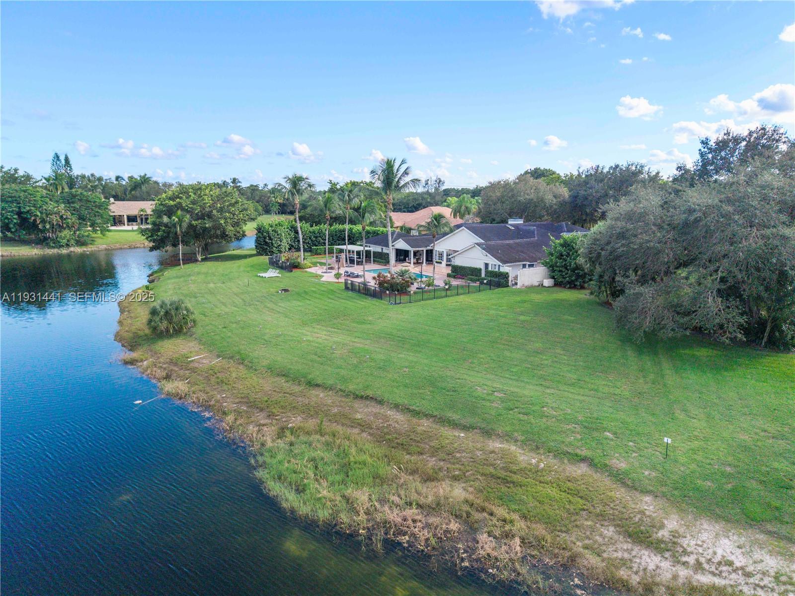 WHISPERING WOODS - Residential