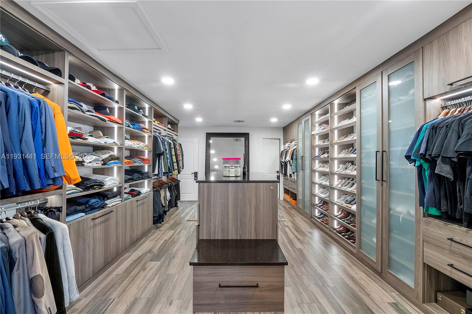 WHISPERING WOODS - Residential