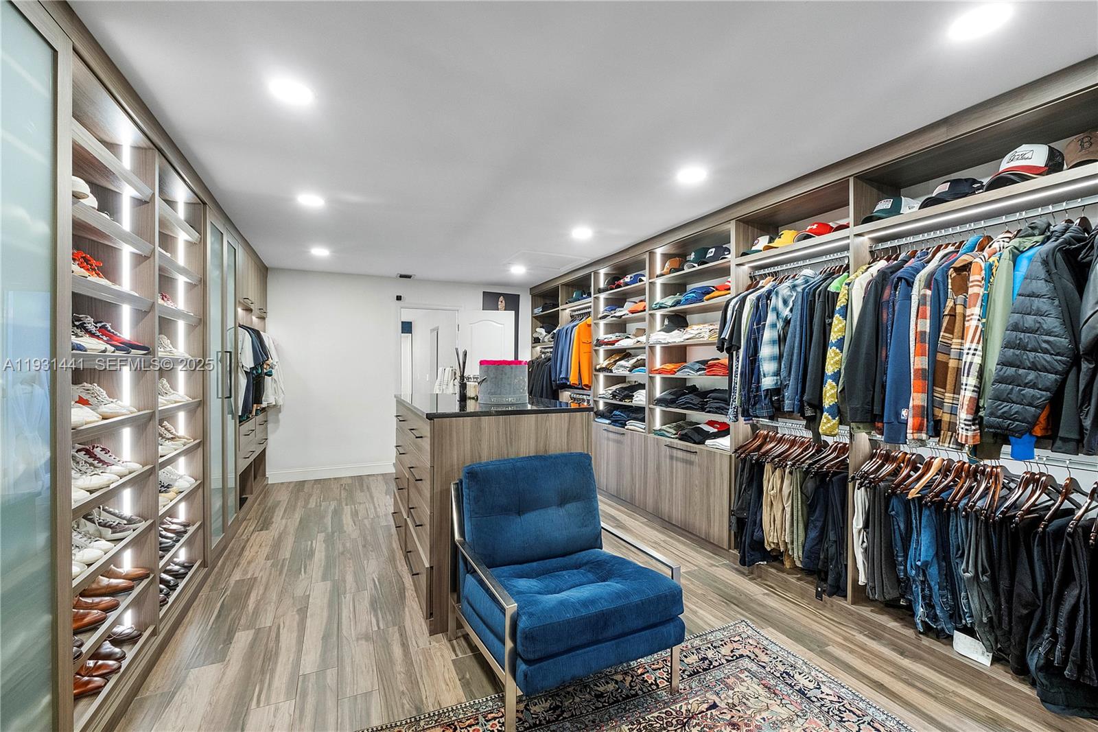 WHISPERING WOODS - Residential