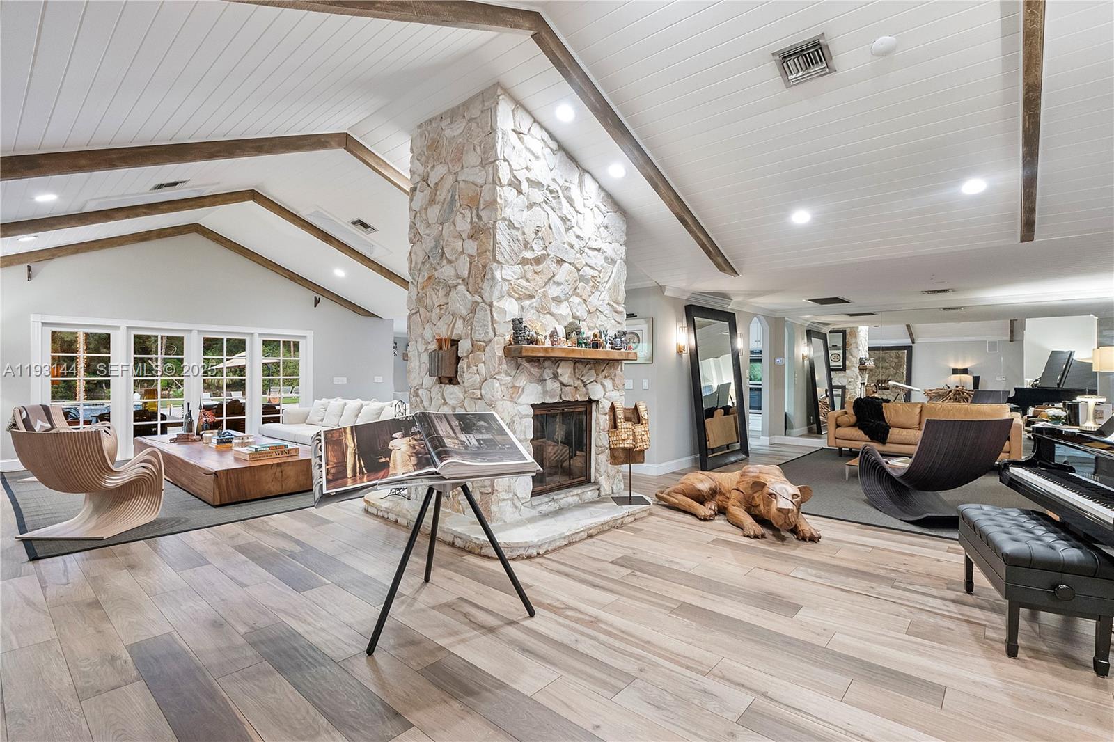 WHISPERING WOODS - Residential