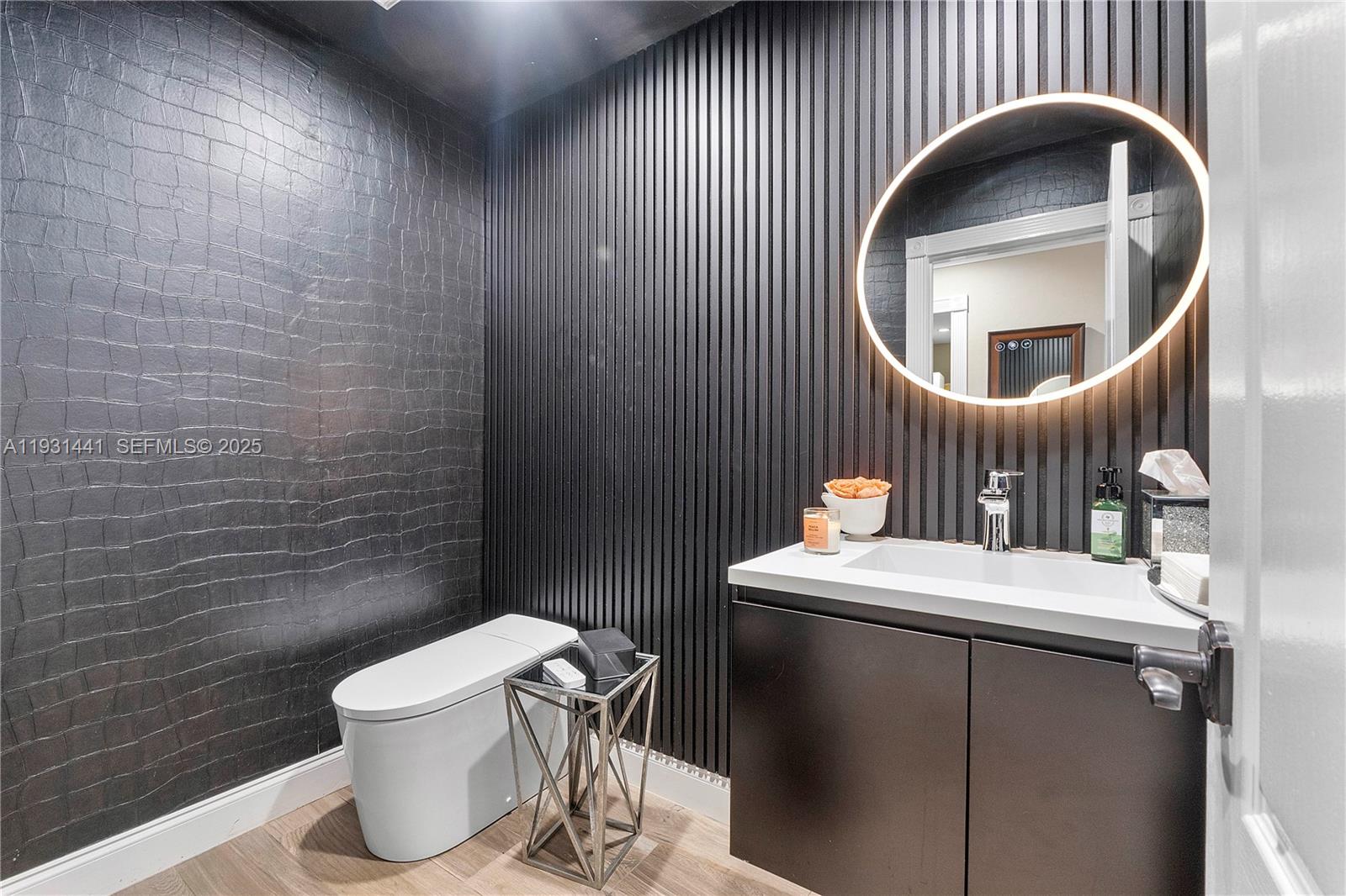 WHISPERING WOODS - Residential